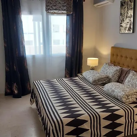 Puerto Paraiso Port *