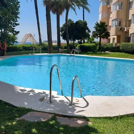 Puerto Paraiso Port *