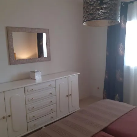 Puerto Paraiso Port * Εστεπόνα