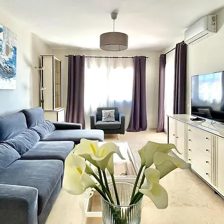 Puerto Paraiso Port * אסטפונה