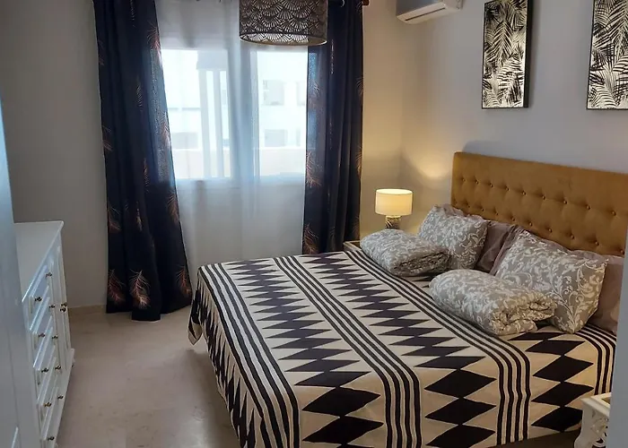 Puerto Paraiso Port *