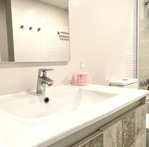 Puerto Paraiso Port * אסטפונה