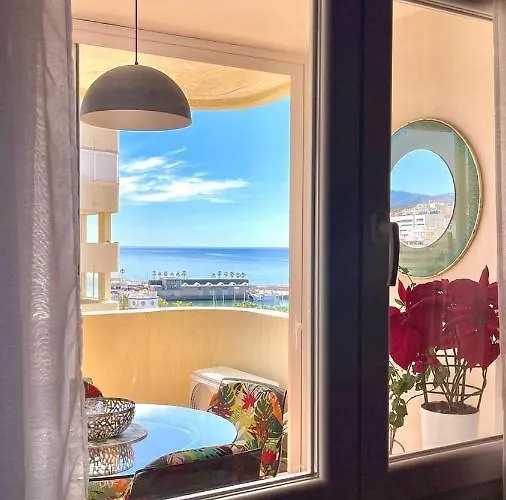 Puerto Paraiso Port *